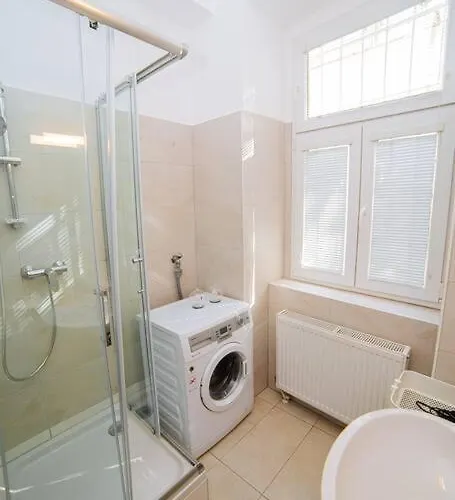 Modern Near Center 1br דירה
