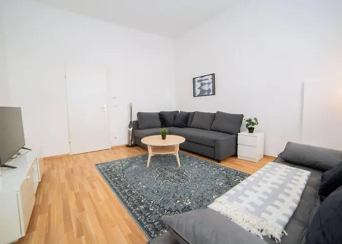 Modern Near Center 1br *