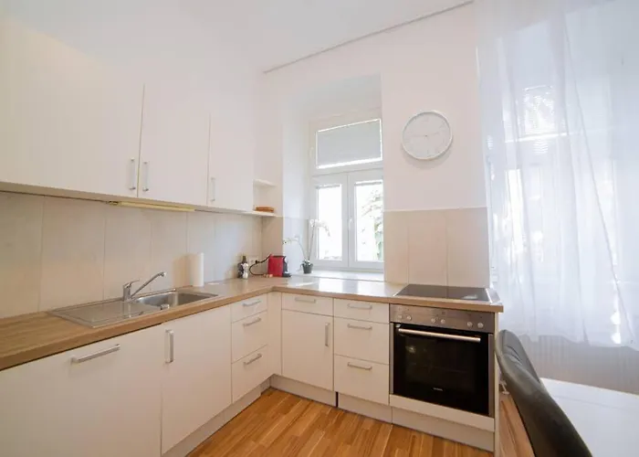 Modern Near Center 1br דירה *